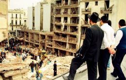 La acusación refiere al atentado contra la organización judía AMIA que dejó 85 muertos y 300 heridos en 1994, un hecho que sigue impune