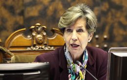 “Nos sentimos tremendamente orgullosos de decir que hemos logrado algo histórico después de 25 años”, dijo la presidenta del Senado, Isabel Allende