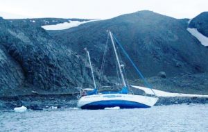 El yate Polonus, que era esperado en Grytviken el 4 de enero nunca llegó pues se hundió frente a la isla King George el 23 de diciembre  