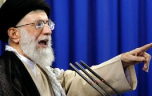 El líder supremo iraní Khamenei, el entonces presidente Hashemi Rafsanjani y otros funcionarios decidieron un año antes llevar a cabo el ataque, dice Rajavi