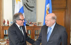 Almagro es recibido por el Secretario de la OEA Insulza