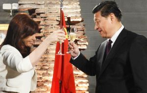 La triple felicidad: el cumpleaños; el día conmemorativo del establecimiento de relaciones entre China y Argentina y el Año Nuevo Chino del calendario lunar