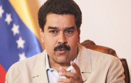 “El Gobierno de Estados Unidos sale en defensa de los golpistas en Venezuela de manera directa, pretende la impunidad para seguir su plan”, tuiteó Maduro