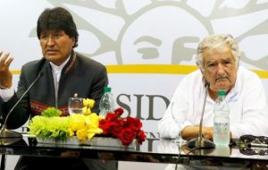 Morales y Mujica firmaron varios acuerdos entre ellos uno para que Bolivia reciba facilidades si se construye un puerto de aguas profundas en Rocha