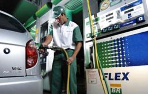 Un estudio llevado a cabo por la petrolera estatal Petrobras determinó que la mezcla hasta un 27,5% no perjudica los motores.