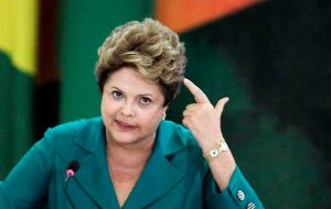 “Dejen de buscar una tercera vuelta electoral. Las elecciones acabaron, a menos que alguien quiera una ruptura democrática”, dijo Rousseff
