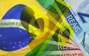 Para Brasil la previsión de crecimiento pasa de un 0,6% a una contracción de 0,5%, y en el caso de México, el pronóstico baja a un 3,3% desde un 3,9%.