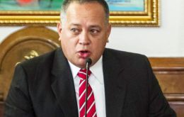 “Esta Asamblea, declara sancionada la ley que autoriza al presidente de la República a dictar decretos”, dijo el presidente de la Asamblea, el diputado Diosdado Cabello. 
