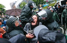 Los enfrentamientos entre la policía y los miembros de Blockupy dejaron al menos 94 agentes y más de 130 activistas heridos