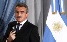 En cuanto a un supuesto plan de rearme argentino con ayuda rusa para invadir las islas, el ministro argentino respondió que “es una locura”.