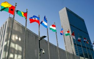 “Instamos, una vez más, al gobierno británico a sentarse a la mesa de negociaciones, tal como lo establecen más de 40 resoluciones de la ONU”