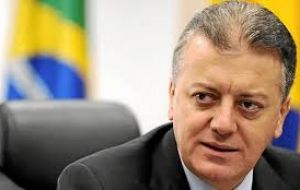 El nuevo CEO de Petrobras Aldemir Bendine, está revisando planes de inversión y estructura de la empresa buscando multiplicar las ventas de activos
