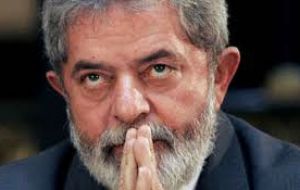 “Todos cometemos errores. Vamos a dejarlo claro: podríamos haber aumentado el precio de la gasolina en 2012 y no ahora”, dijo el ex presidente Lula da Silva