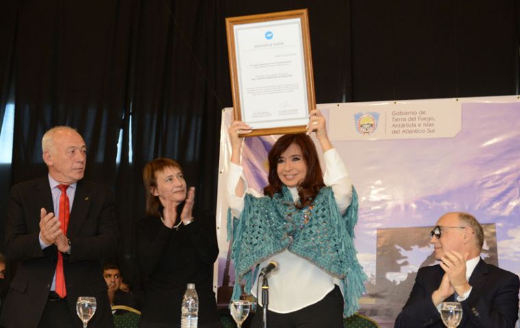 “Vamos a desclasificar todas la información que hay sobre las islas Malvinas y que está en poder de las Fuerzas Armadas”, dijo la presidenta Cristina Fernández en Ushuaia