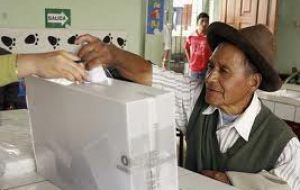 El día de la elección, 17.862.354 (83,85%) peruanos ejercieron su derecho al sufragio en 4.936 centros de votación de todo el país y OEA desplegó un equipo de 33 observadores