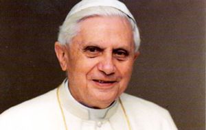 Se recordó palabras de Benedicto XVI, en 2006 ante el cuerpo diplomático de la Santa Sede, en que alertó “del peligro de los choques entre civilizaciones”