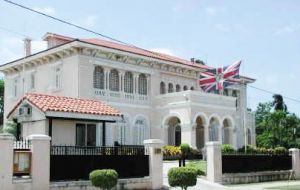 La visita tiene lugar en un “momento importante” en el que las relaciones de Cuba con los EE.UU., la UE y el Reino Unido “están evolucionando”.