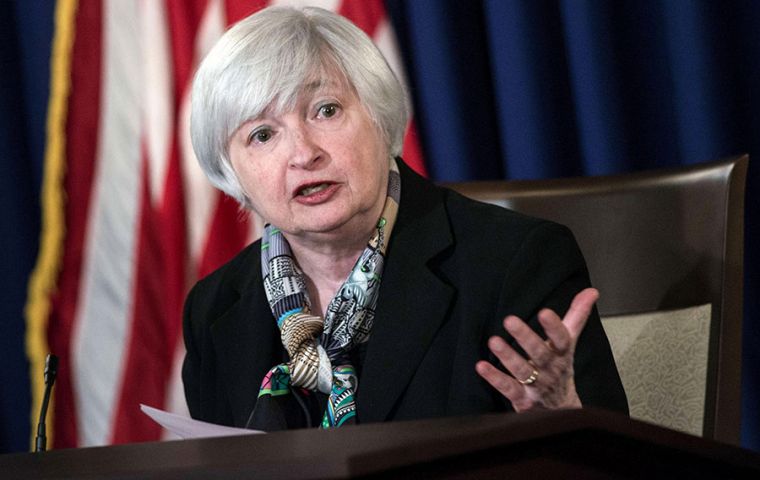 La Fed de Janet Yellen había dejado entrever su intención de elevar los tipos de interés de referencia para mediados de año si la economía consolidaba mejoría.