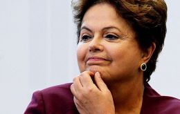 “Es necesario asegurar al trabajador la garantía de los derechos conquistados en negociaciones salariales y proteger la previsión social”, sostuvo Rousseff