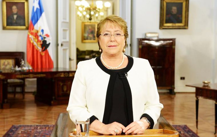 “Le pedí la renuncia a todos mis ministros. Me tomaré 72 horas para saber quién se queda y quién se va”, dijo Bachelet