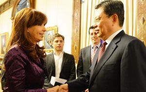 La presidenta recibe a  Zhao Leji, miembro del Politburó del Partido Comunista Chino, y varios ministros argentinos en Casa de Gobierno