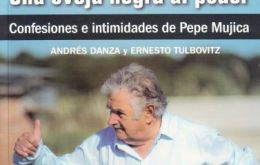 Según el libro “Una oveja negra al poder” Rousseff envió un avión a Montevideo para que un emisario viera las pruebas del “golpe de estado”