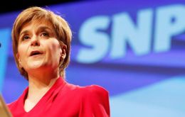 “Habrá otro referéndum independentista si la población de Escocia lo vota en un futuro Parlamento escocés. Eso es democracia”, enfatizó Nicola Sturgeon.