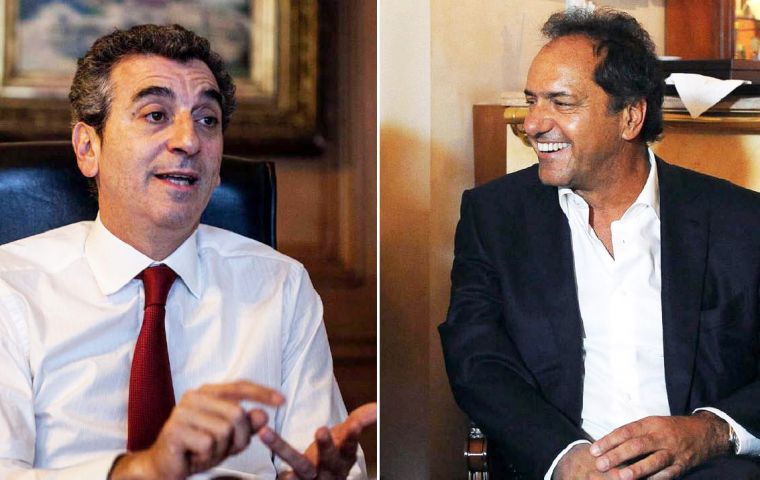 Ministro del Interior y Transporte Florencio Randazzo y el gobernador bonaerense, Daniel Scioli serán quienes compitan en las primarias presidenciales