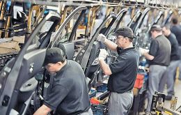Fiat cuenta con un total de 3.000 trabajadores y la interrupción de las actividades anunciada este viernes alcanza al 60% de los operarios de la fábrica. 