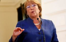 “La sociedad chilena ha dicho basta a los abusos, privilegios y corrupción”, dijo  Bachelet respecto a los escándalos que han salpicado incluso a su gobierno 