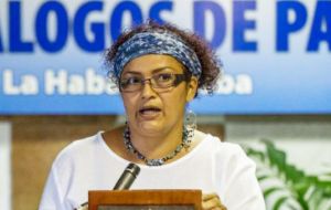 Las FARC no aceptaron preguntas de la prensa, pero su delegada Victoria Sandino dijo que la guerrilla procura darle “dinamismo” al desminado.