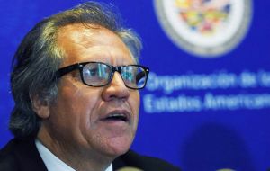 El próximo martes asume su sucesor Luis Almagro de Uruguay, quien estará al frente de la OEA por cinco años 
