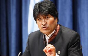 ”Saludamos esa iniciativa de los profesionales sudamericanos, agradecemos la gran iniciativa de los profesionales e intelectuales”, afirmó Evo Morales 