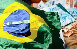 La agencia puso en duda que el gobierno de Dilma Rousseff  consiga alcanzar la meta de superávit primario fijada para este año y el próximo