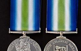 La Medalla del Atlántico Sur será entregada por el gobernador Colin Roberts al legislador electo de las Islas, Ian Hansen en representación de la población de Falklands 