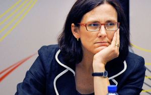 La comisaria europea de Comercio Cecilia Malmström tiene previsto reunirse hoy con los ministros de Brasil, Argentina, Paraguay y Uruguay