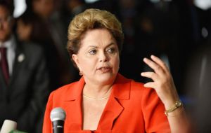 Rousseff dijo que UE también tiene sus problemas: “aunque la CE tenga el poder de firmar el acuerdo”... “tiene que convencer a 28 países. No es trivial”.