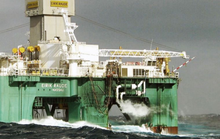 Las petroleras que operan en la actual ronda de perforaciones comparten la plataforma semi sumergible “Eirik Raude”