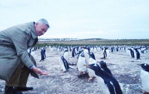 Luego de su viaje a las Falklands en 2013, Petri se convirtió en un campeón de los derechos de los Isleños en el Congreso de EE.UU.