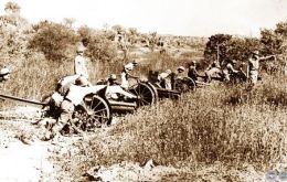 La guerra del Chaco fue librada por Bolivia y Paraguay entre 1932 y 1935 por  la posesión de tierras en una árida región donde Bolivia explota gas y petróleo.