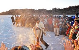 La celebración central, con el presidente Morales, se desarrolló en el Salar de Uyuni, un inmenso mar de sal, considerado un centro energético.