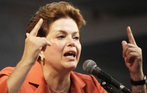 “Dilma (Rousseff) es buena hablando. Si ella va y después abraza al pueblo, eso es lo que le va a dar oxígeno”, comentó Lula da Silva 