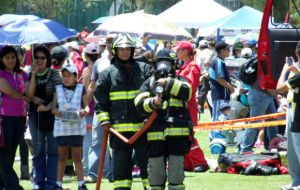 El mensaje de Francisco caló hondo entre los asistentes, que aguantaron el calor extremo gracias a los chorros de agua que arrojaron los bomberos. 
