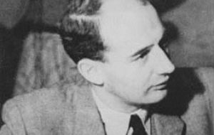Raoul Gustaf Wallenberg (1912-1947) fue un diplomático sueco quien durante Segunda Guerra Mundial salvó a miles de judíos húngaros del Holocausto