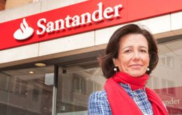 La presidenta del Santander Ana Botín confirmó que el banco había presentado el lunes la oferta no vinculante, aunque evitó dar detalles sobre la misma.