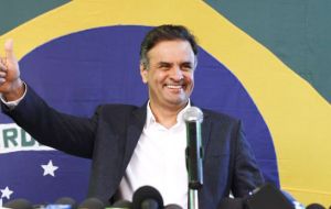 Neves, apenas derrotado por Rousseff en las presidenciales de octubre pasado, obtendría el 48% de los votos si las elecciones fuesen hoy, frente al 33% de Lula