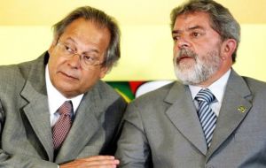 Lula presidente zafó en 2005 del escándalo del pago de sobornos a legisladores, si bien sus asesores más próximos fueron condenados entre ellos Dirceu, 'el Jefe'