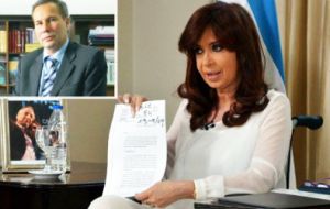 Una acusación rechazada por Cristina Fernández, que habló de una “estrategia de desestabilización política” y que sufrió un duro desgaste por el escándalo.