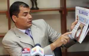 RSF se queja de que Correa “aprovecha el mismo modelo” de utilizar discursos oficiales por ejemplo para cargar contra periodistas