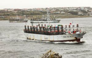Los nefastos Acuerdos de Madrid, impulsados por el menemismo “concedieron la ilegal explotación pesquera, la política de hidrocarburos en Malvinas” (Pic N. Bonner)
